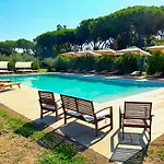 Дом отдыха With Mediterranean Garden In Castiglione Марина-ди-Гроссето